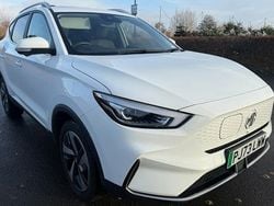 White Used 2023 MG ZS Trophy Hatchback | £15,995 (Fair price)