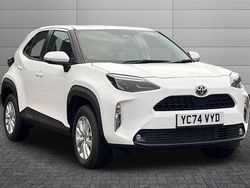 White Used 2025 Toyota Yaris Hybrid SUV | £22,650 (Good price)