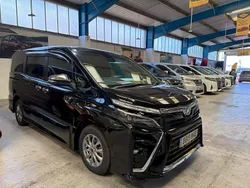Black Used 2025 Toyota Voxy MPV | £15,900 (Good price)