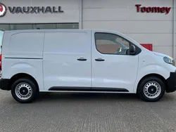 White New 2025 Vauxhall Vivaro S Van | £23,495 (Fair price)