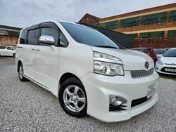 White Used 2013 Toyota Voxy MPV | £9,995 (Fair price)
