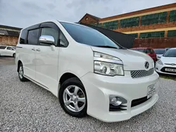 White Used 2013 Toyota Voxy MPV | £9,995 (Expensive)