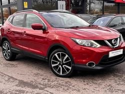 Red Used 2016 Nissan Qashqai Tekna SUV | £11,450 (Fair price)