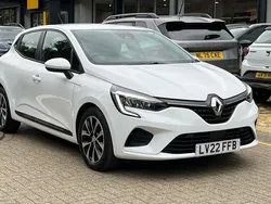 Solid glacier white Used 2021 Renault Clio V Iconic Hatchback | £12,844 (Fair price)