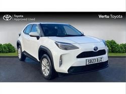 White Used 2023 Toyota Yaris Hybrid SUV | £19,949 (Good price)