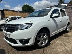 Artic white Used 2014 Dacia Sandero Lauréate Hatchback | £3,295 (Fair price)