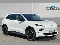 White Used 2025 MG MG5 EV Trophy Estate | £26,000