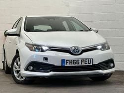 White Used 2016 Toyota Auris Hybrid Business Edition Hatchback | £7,995 (Fair price)