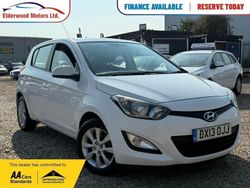 White Used 2013 Hyundai i20 Active Hatchback | £3,590 (Fair price)