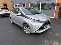 Silver Used 2016 Toyota Aygo x-press Hatchback | £5,199 (Fair price)