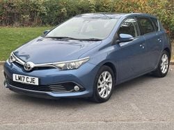 Blue Used 2017 Toyota Auris Business Edition Hatchback | £8,600 (Good price)