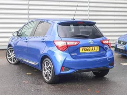 Blue Used 2018 Toyota Yaris Hybrid | £12,760 (Fair price)