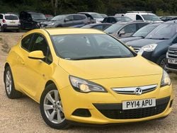 Yellow Used 2014 Vauxhall Astra GTC Sport Hatchback | £3,855 (Fair price)