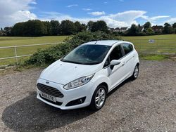 White Used 2015 Ford Fiesta Zetec Hatchback | £4,499 (Fair price)