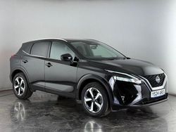 Black Used 2024 Nissan Qashqai N-Connecta SUV | £18,350 (Good price)