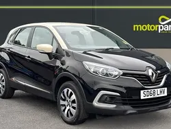 Diamond black metallic/ivory roof Used 2018 Renault Captur Play SUV | £7,400 (Fair price)