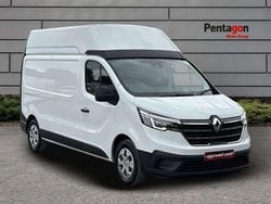 White New 2025 Renault Trafic Van | £34,545