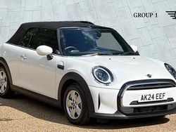 White Used 2024 Mini Cooper Classic Hatchback | £19,995 (Fair price)