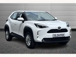 Pure white Used 2024 Toyota Yaris Cross SUV | £19,495 (Fair price)