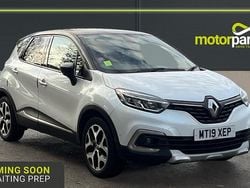 White/black Used 2019 Renault Captur GT-Line SUV | £9,347 (Fair price)