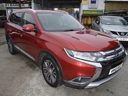 Red Used 2016 Mitsubishi Outlander SUV | £9,999 (Fair price)