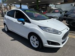 Frozen white Used 2017 Ford Fiesta Zetec Hatchback | £6,495 (Fair price)
