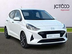 White Used 2024 Hyundai i10 Premium Hatchback | £15,271 (Fair price)