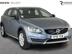 Mussel blue Used 2018 Volvo V60 CC SE Estate | £15,490 (Good price)