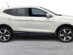 Pure white Used 2016 Nissan Qashqai N-Connecta SUV | £6,975 (Fair price)