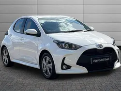 Pure white Used 2024 Toyota Yaris Hybrid Hatchback | £18,595 (Fair price)