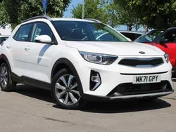 Clear white Used 2021 Kia Stonic 2 SUV | £13,490 (Fair price)