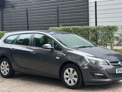 Grey Used 2015 Vauxhall Astra Design Edition Estate | £3,950 (Fair price)