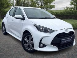 White Used 2024 Toyota Yaris Hybrid Hatchback | £18,995 (Fair price)
