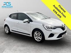 Glacier white Used 2021 Renault Clio V Play Hatchback | £9,795 (Super price)