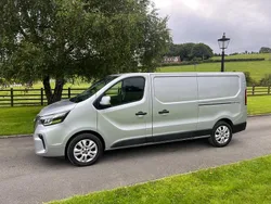 Grey Used 2022 Nissan Primastar Tekna MPV | £17,950 (Fair price)