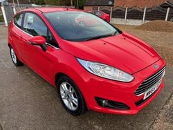 Red Used 2015 Ford Fiesta Zetec Hatchback | £5,495 (Fair price)