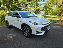 White New 2025 MG HS SE SUV | £21,900 (A bit pricey)
