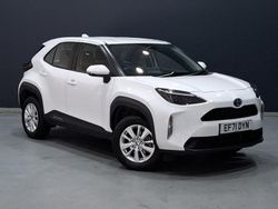 White Used 2022 Toyota Yaris Hybrid Estate | £16,998 (Good price)