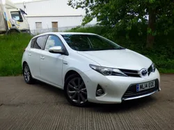 White Used 2014 Toyota Auris Hybrid Hatchback | £7,400 (Fair price)