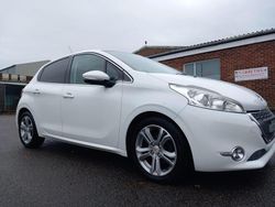 White Used 2012 Peugeot 208 Hatchback | £5,995 (Fair price)
