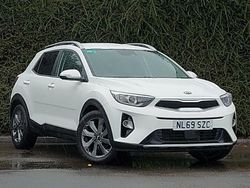 White Used 2019 Kia Stonic 3 SUV | £10,998 (Fair price)