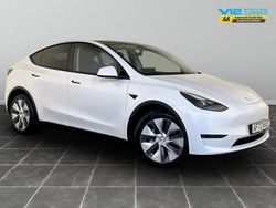 White Used 2022 Tesla Model Y Long Range AWD SUV | £26,995 (Fair price)