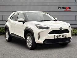 White Used 2023 Toyota Yaris Hybrid SUV | £20,450 (Good price)
