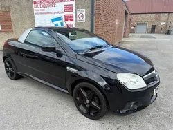 Black Used 2009 Vauxhall Tigra Cabriolet | £995 (Fair price)