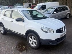 White Used 2013 Nissan Qashqai Visia SUV | £2,595 (Fair price)