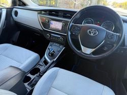 Red Used 2014 Toyota Auris Hybrid Estate | £7,990 (Fair price)