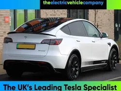 White Used 2022 Tesla Model Y Long Range SUV | £24,995 (Fair price)