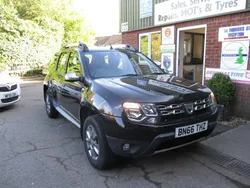 Black Used 2016 Dacia Duster Lauréate SUV | £8,995 (Fair price)