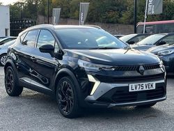 Black New 2025 Renault Captur Esprit Alpine SUV | £25,790 (A bit pricey)