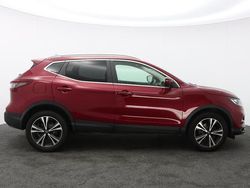 Red Used 2020 Nissan Qashqai N-Connecta SUV | £14,999 (Fair price)